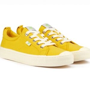 Cariuma Yellow Oca Low Canvas Sneakers